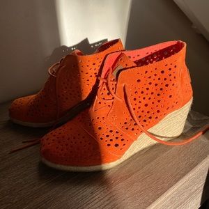 Toms perforated orange leather boots